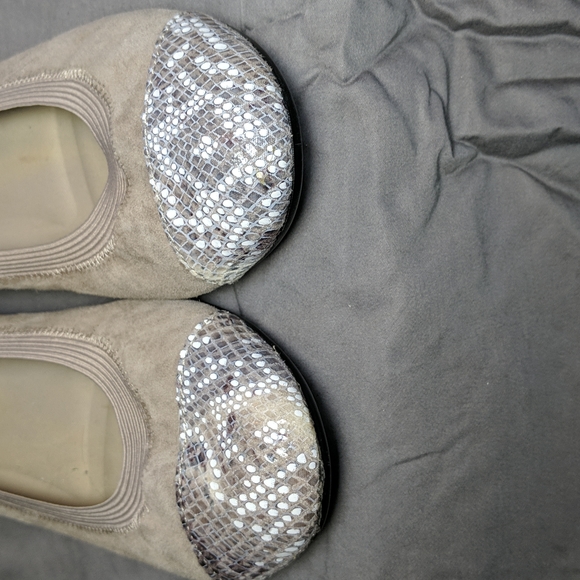 Naturalizer Therese Taupe Snakeskin Toe Ballet Flats, 6 - Picture 5 of 10
